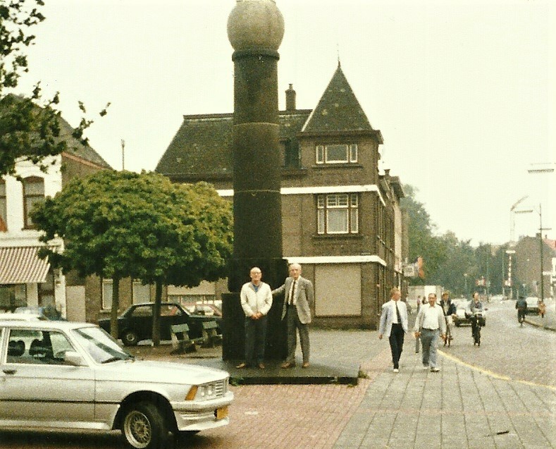 1989. J. Baker and G. Brook at the 49th Division Memorial, Roosendaal, Belgium. Courtesy/© of The Felix R. Johnson Collection.